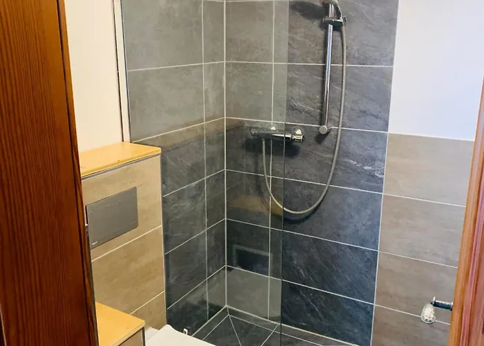 In & Out At Heinrich 公寓 *